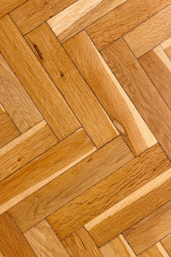 Comment choisir un parquet compatible avec un chauffage par le sol dans une maison écologique ?